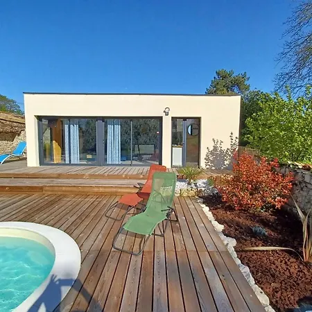 Dans Les Vignobles * Cierzac