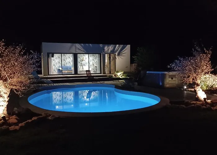 Dans Les Vignobles Cierzac