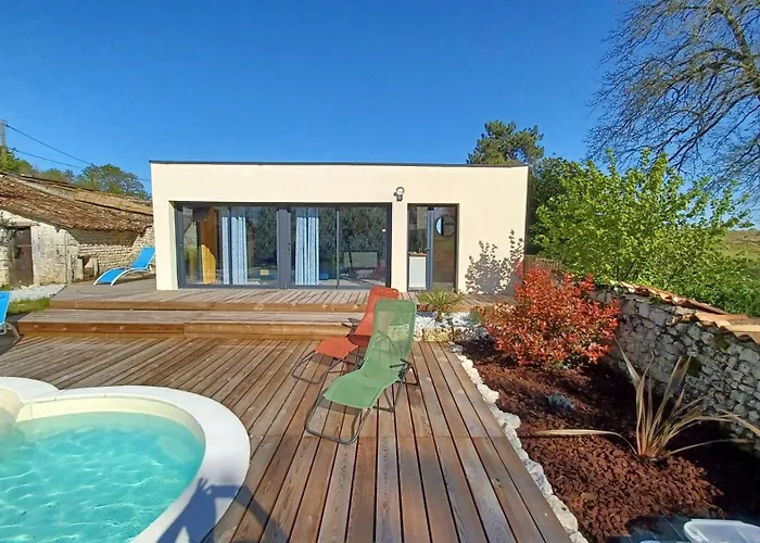 Dans Les Vignobles * Cierzac