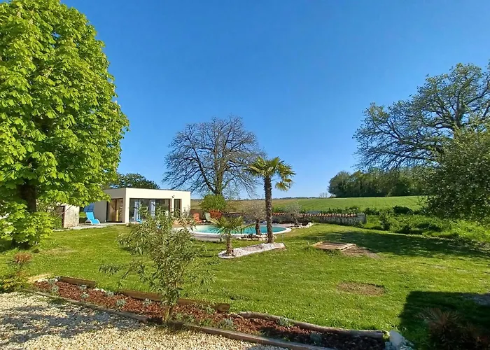 Dans Les Vignobles * Cierzac